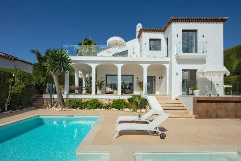 Villa en Nueva Andalucia Moderna y Tradicional