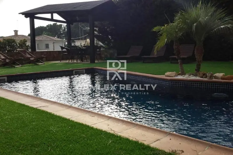Chalet en venta Lloret de Mar con piscina y jardin
