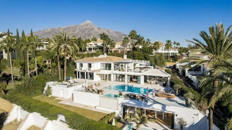 Villa de Lujo en Nueva Andalucia 7 Dormitorios