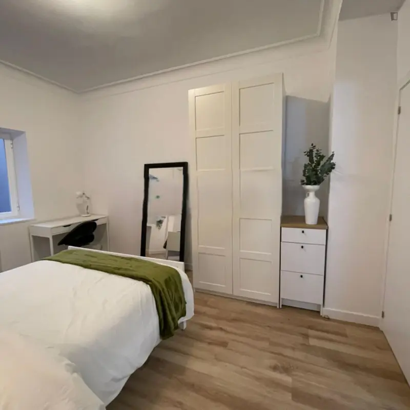 Habitacion Doble con Baño Privado en Piso para Jovenes