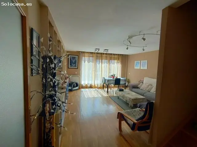 ¿Buscas Un Pisazo Para Tu Familia? ¡No Busques Más! Este Adosado En Villatoro Es Perfecto Para Ti.