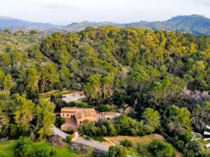 Villa Mallorquina con Vistas Impresionantes en Son Macia