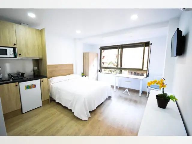 5 Estudios en Valencia: Apartamento para Estudiantes cerca del Tren y Metro