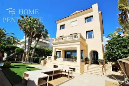 Casa de Lujo en Sitges con Piscina y Vistas al Mar