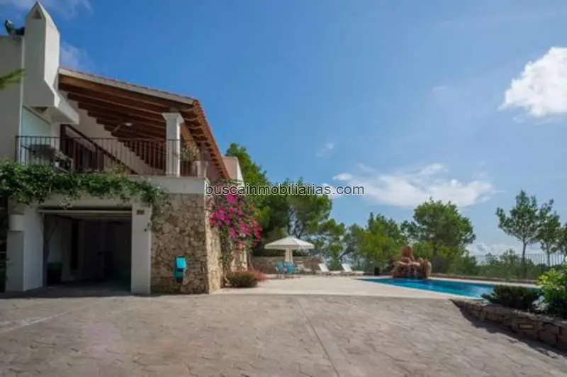 Villa en Venta Ibiza: Lujo Cerca de Cala Llenya y Cala Nova