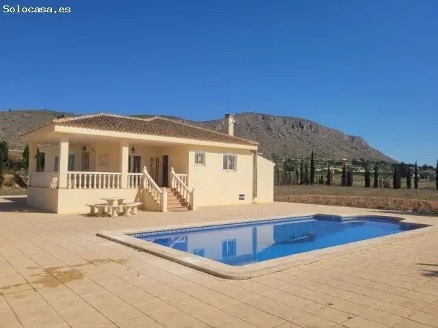 Chalet con Encanto en Hondón de las Nieves