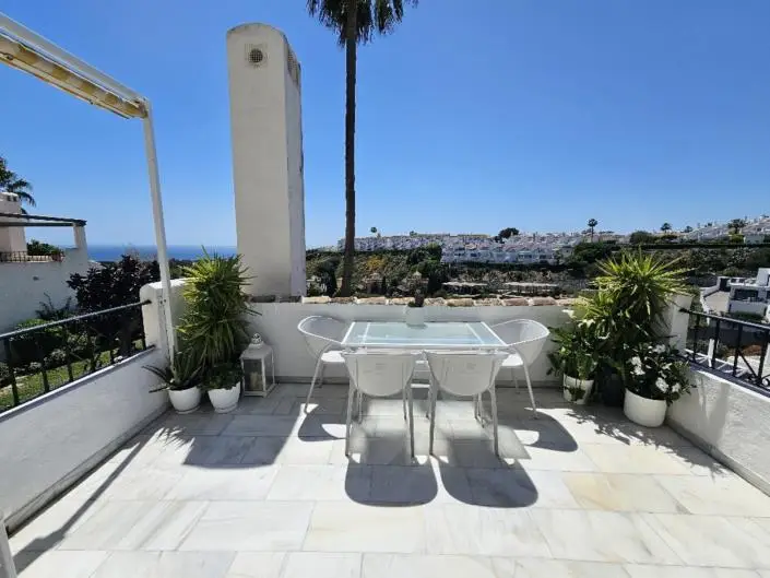 Apartamento en Calahonda con Vistas al Mar 2 Dormitorios