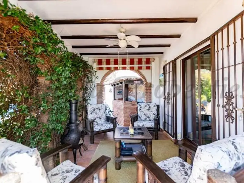 Villa de Lujo con 3 Dormitorios en Canillas de Albaida