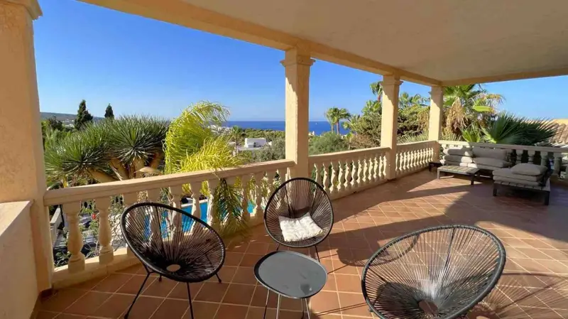 Villa en Nova Santa Ponsa con Vistas al Mar