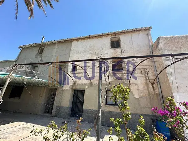 Finca Rustica con 2 Manantiales y Piscina en Alicante