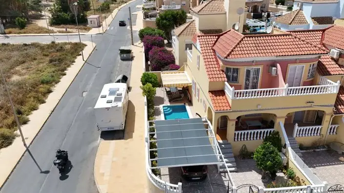 Casa adosada 3 dormitorios piscina privada jardin grande