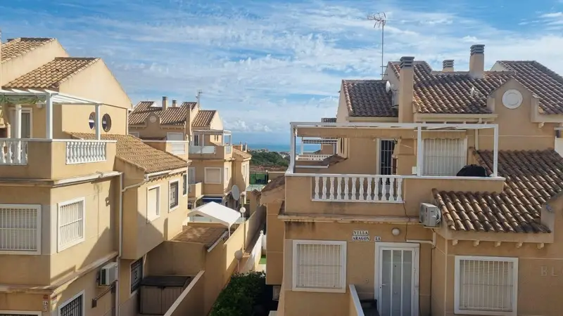 Bungalow en Nueva Torrevieja con Piscina y Solarium
