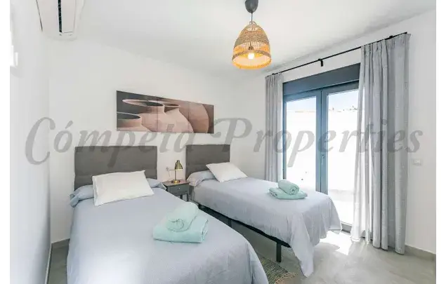 Alquiler Casa 4 Dormitorios Cómpeta 150m2