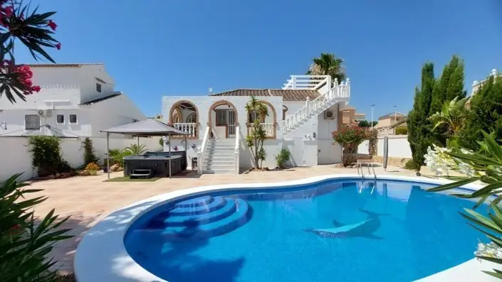 Villa 3 Dormitorios Camposol Piscina Jacuzzi Vistas Montañas