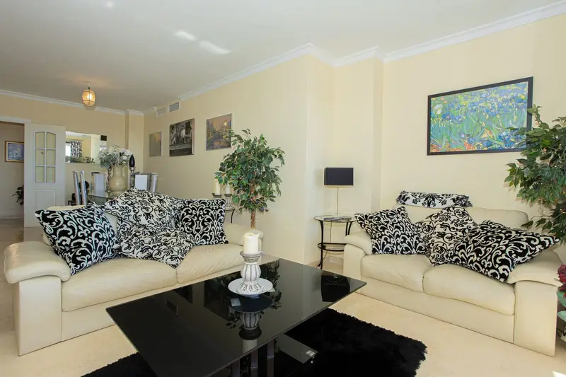 Apartamento en Elviria con Vistas al Mar
