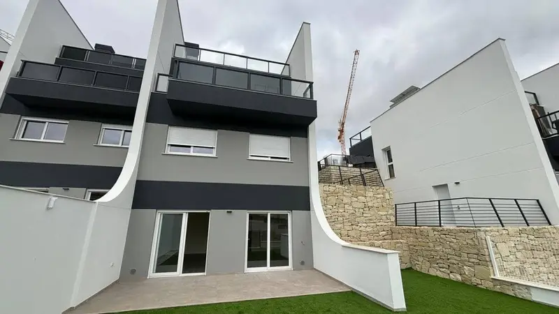 Adosado en Alquiler Finestrat 3 Dormitorios Jardin Privado