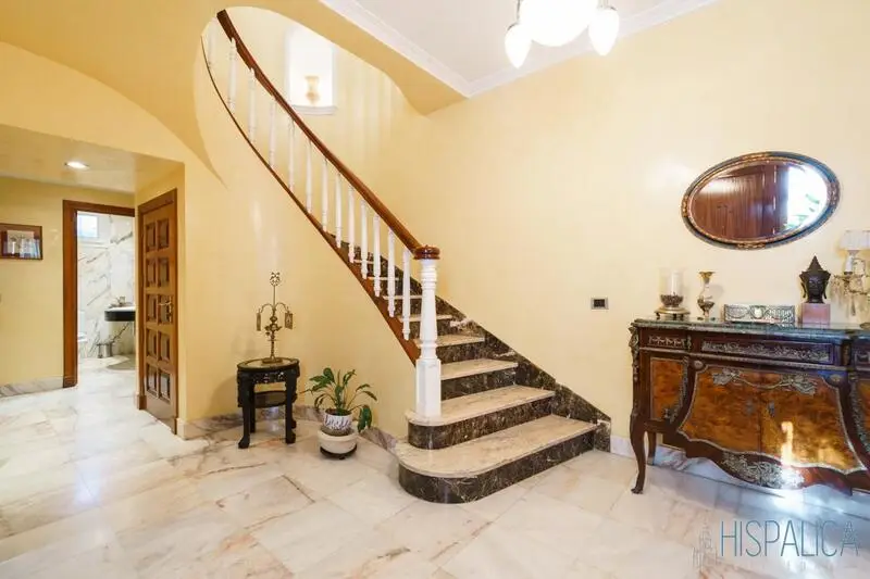 Villa de Lujo en Sevilla La Palmera 9 Dormitorios Jardin 484m2