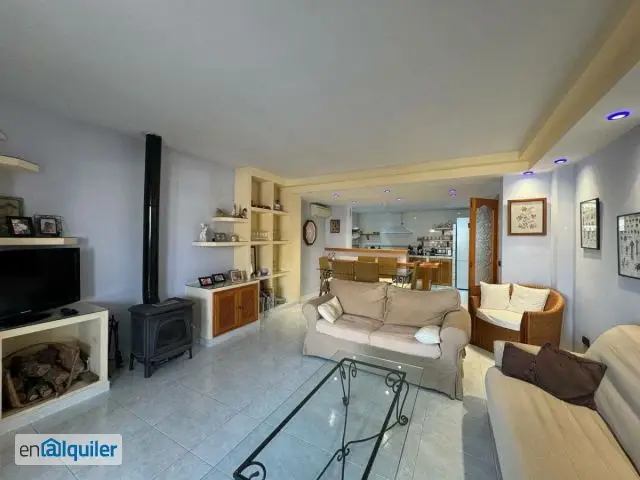 Piso en Alquiler Colonia Sant Jordi: Vistas al Mar, Parking y Barbacoa