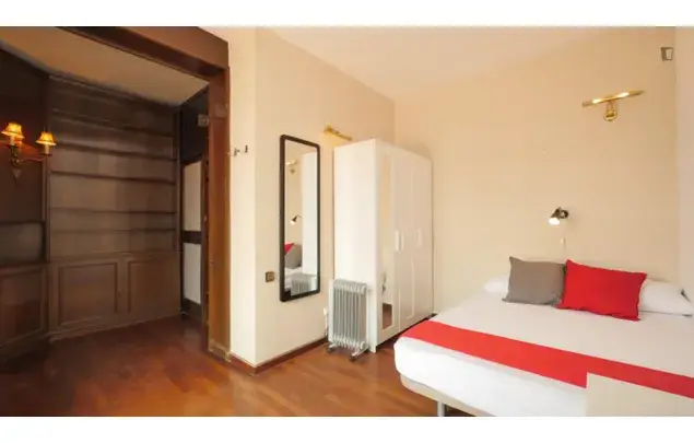 Apartamento 6 Dormitorios Barcelona Zona Sants Montjuic