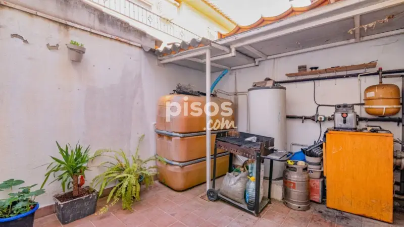 Casa Adosada en Pulianas: 4 Dormitorios, Salón con Chimenea, Ideal Familias