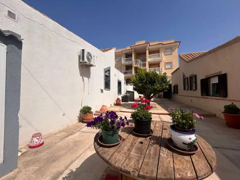 Casa en Orihuela Costa con dos terrazas y piscina opcional