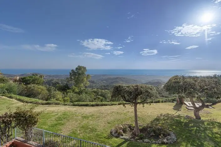Apartamento 4 Dormitorios Lujo Vistas Panoramicas Elviria Alta Marbella