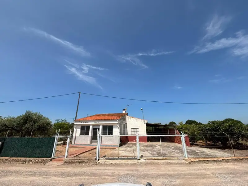 Chalet en Almazora con 4000m2 de Terreno y Piscina