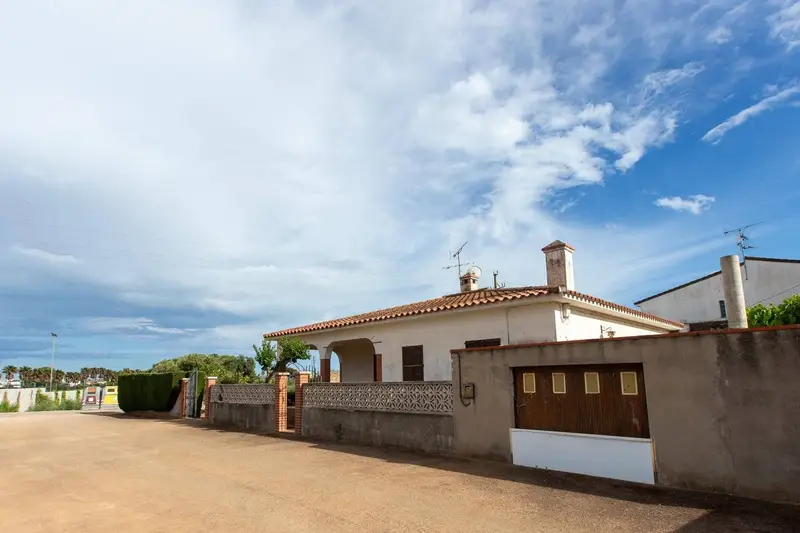 Chalet en venta para reformar en Casas de Alcanar