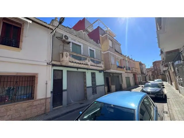 Casa de Pueblo en Paiporta 224m2 Parcela 243m2 Construidos