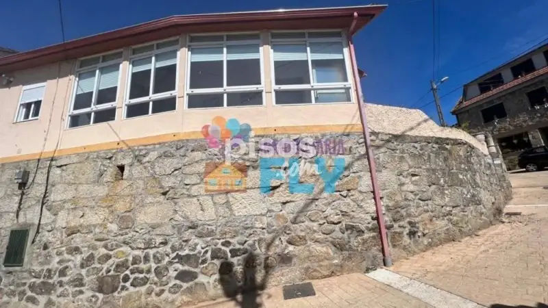 Casa en venta en Coles 3 habitaciones 2 baños garaje 150m2