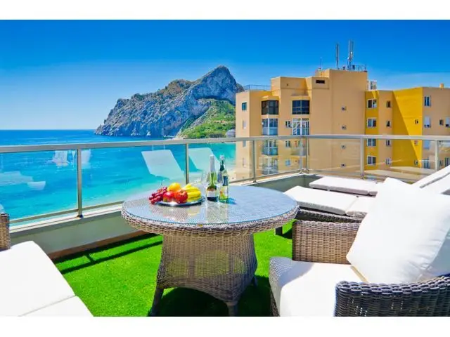 Apartamento en Calpe con Vistas al Mar y Piscina