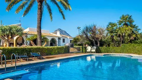 Villa en Jávea cerca de la playa del Arenal