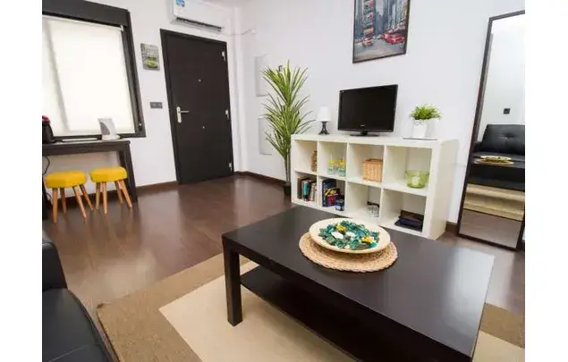 Estudio en Málaga Centro Equipado con Terraza Compartida