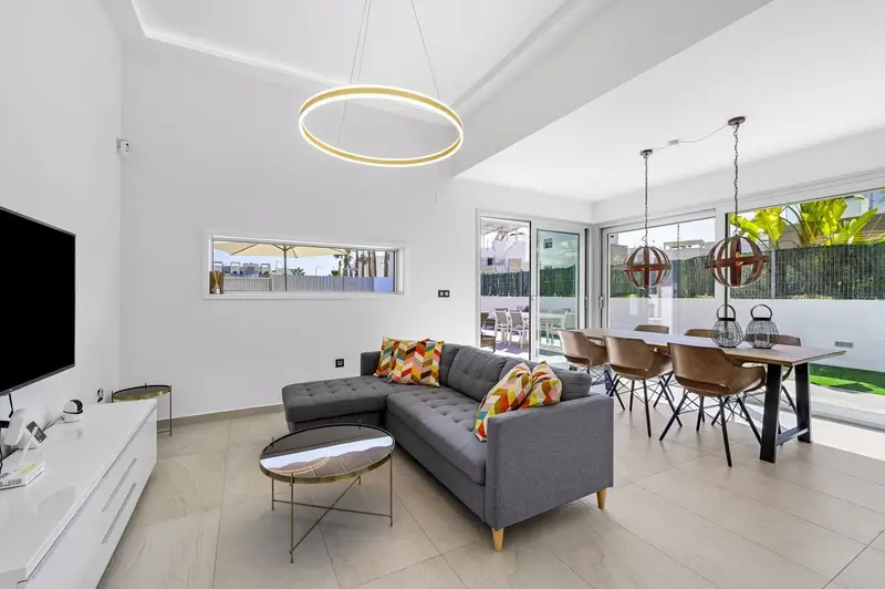 Villa Moderna con Piscina en El Raso Guardamar del Segura