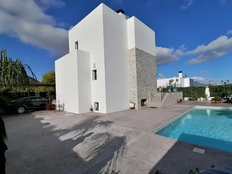 Casa con Piscina en Polop 3 Dormitorios 217m2