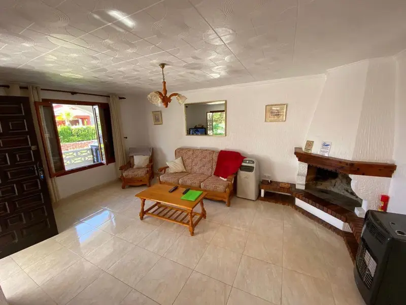 Casa con 2 Piscinas en Punta Prima Reforma a Tu Gusto