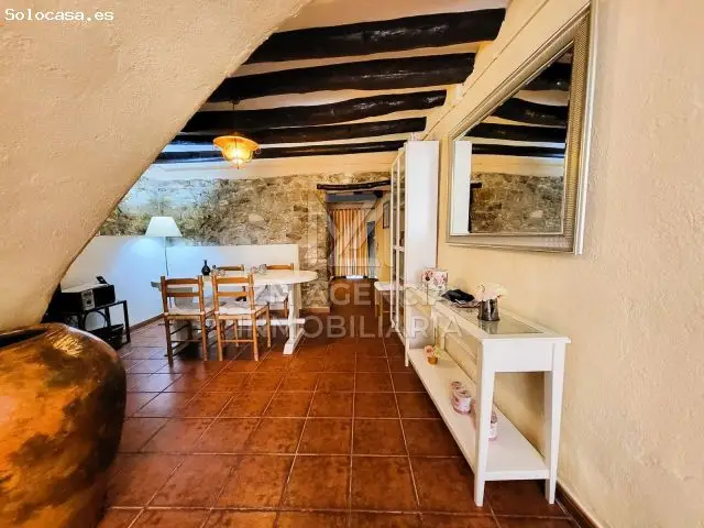 Casa de Pueblo en Chert con Chimenea y Terraza