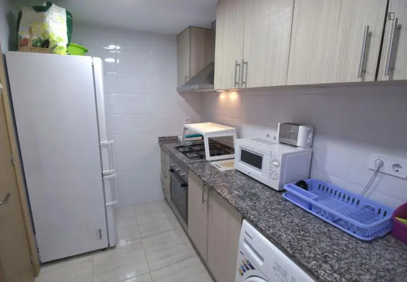 Habitaci
ón individual con balc
ón - Piso compartido