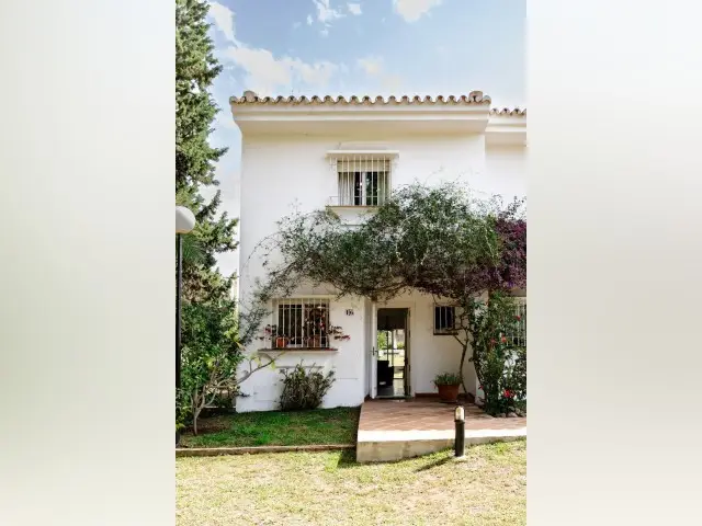 Casa-Villa de 3 Dormitorios en venta Cabopino, España