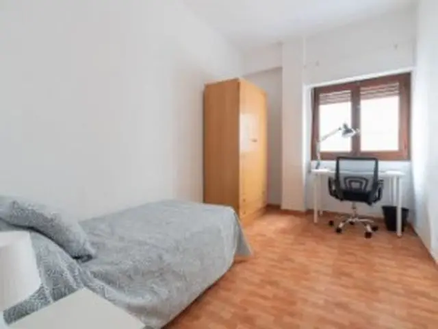 Habitación en Castellón - Amueblada con Wifi y gastos incluidos