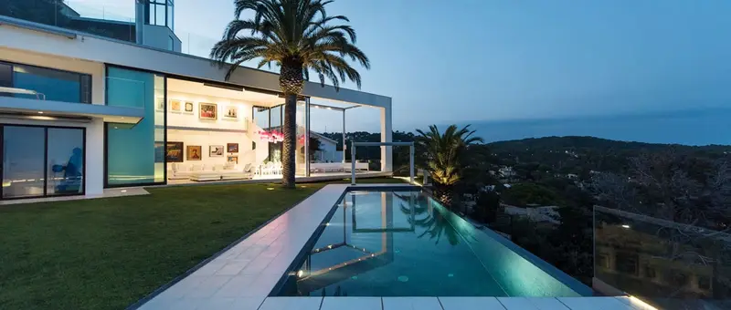 Chalet de Lujo en Tossa de Mar con Piscina Privada y Vistas al Mar