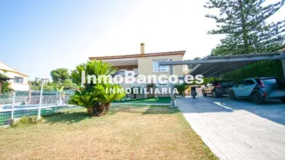 Chalet en Alquiler Calicanto con Piscina y Jardin