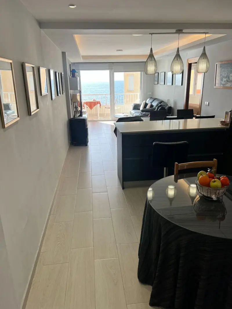 Apartamento en Torrevieja con Vistas al Mar y Trastero