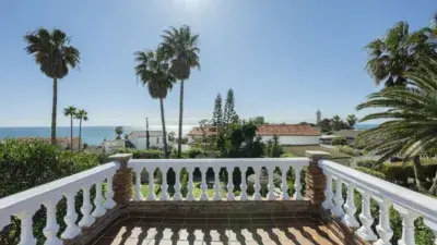 Chalet en El Faro de La Burra con Vistas al Mar