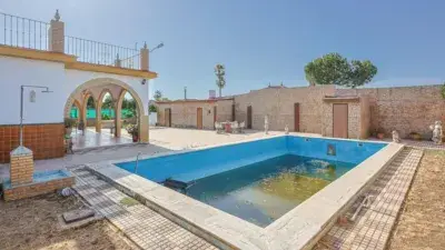 Chalet con Piscina en Santa Genoveva Alcalá de Guadaíra