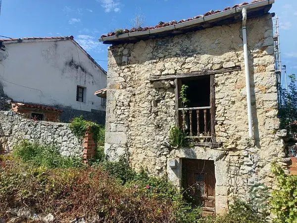 Casa de Piedra para Reformar en Asturias con Huertos