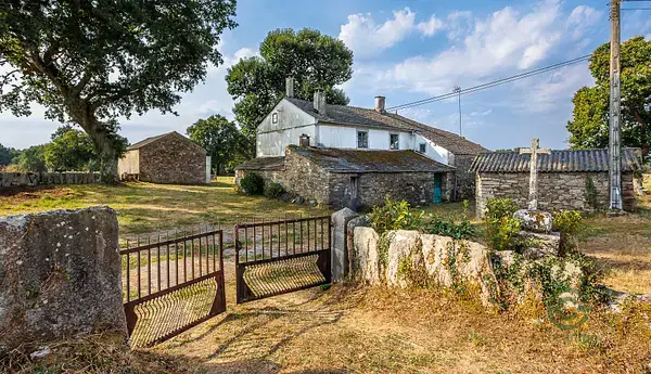 Casa Rural Lugo con Finca de 9211m2 y 4 Habitaciones