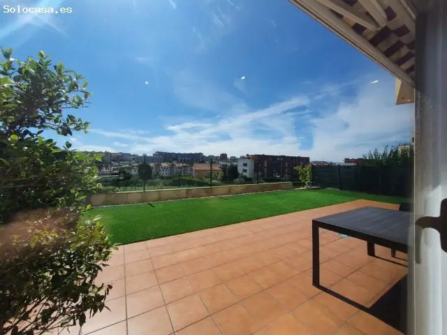 Bajo con Jardin en Urbanizacion Privada Valdenoja
