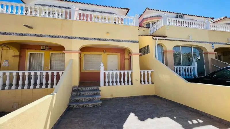 Adosado Reformado en Villamartin con Vistas al Mar