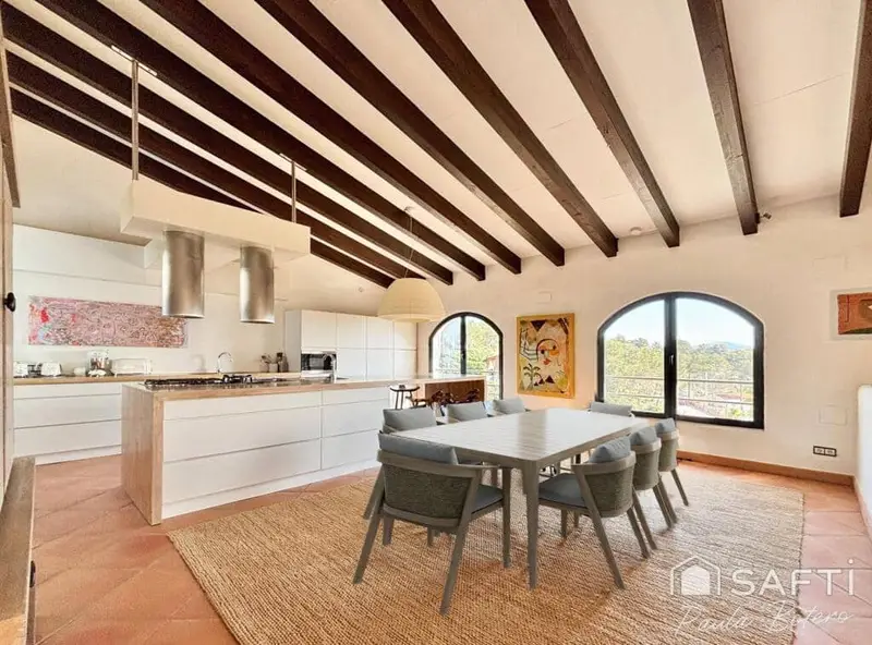 Chalet de Lujo en Olivella con Piscina y Casa de Invitados